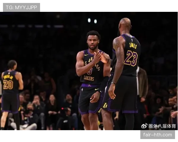 沃特金斯与卢卡库对比分析:全能前锋与终结专家的战术角色差异