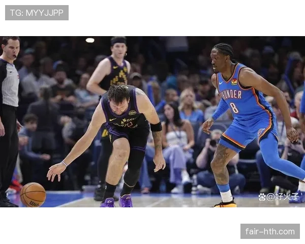 杰伦·威廉姆斯无球跑动制造错位，提升雷霆侧翼进攻效率